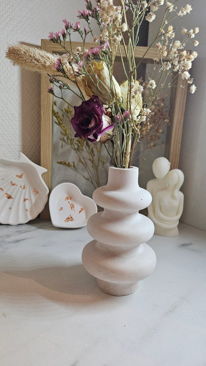 Petit vase décoratif beige