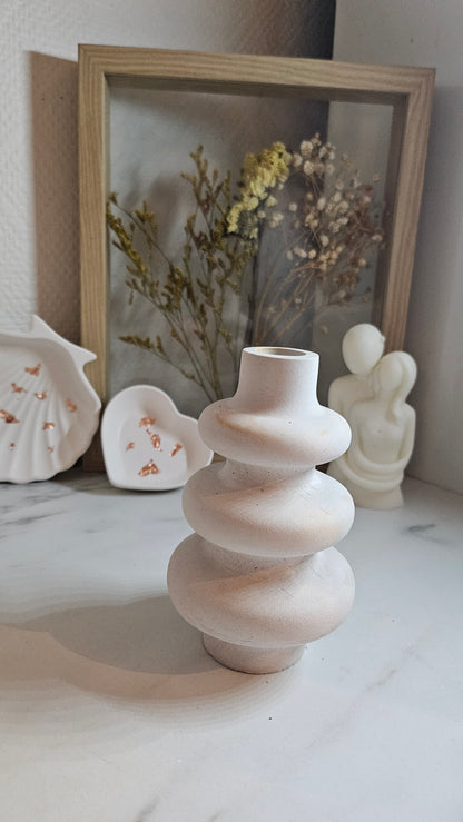 Petit vase décoratif beige